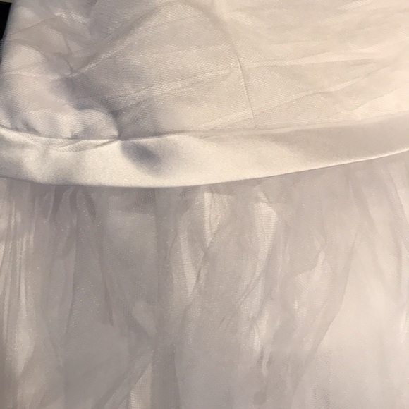 Lovely Wedding Dress - Picture 6 of 8